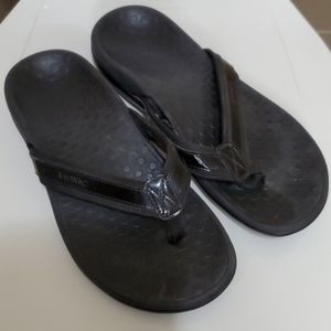 VIONIC ALL BLACK FLIPFLOPS women's size 7? measure